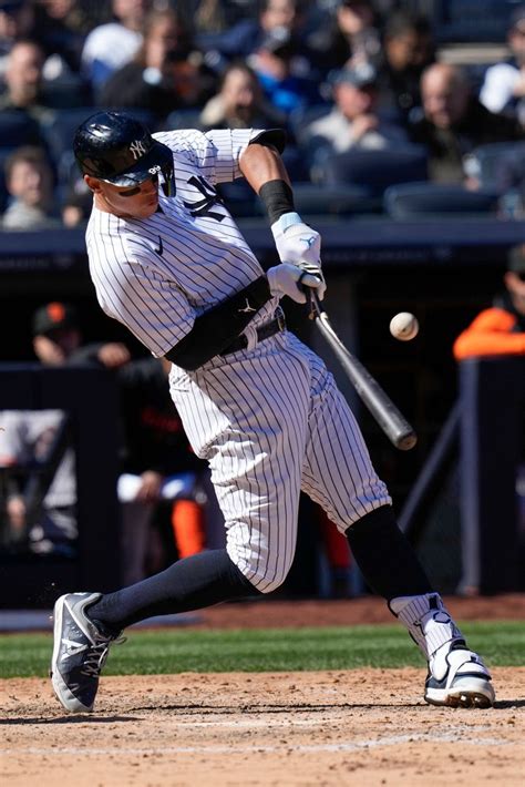 Aaron Judge homers in 1st AB as new Yankees captain